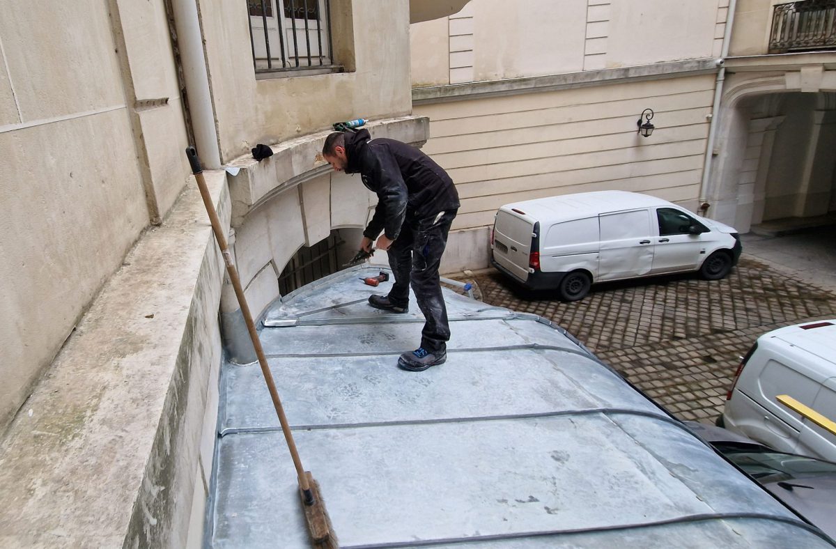 Réparation de toiture en zinc à Paris